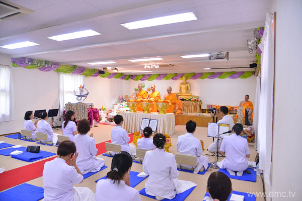 วัดพระธรรมกายนางาโน่ จัดพิธีบูชาข้าวพระ