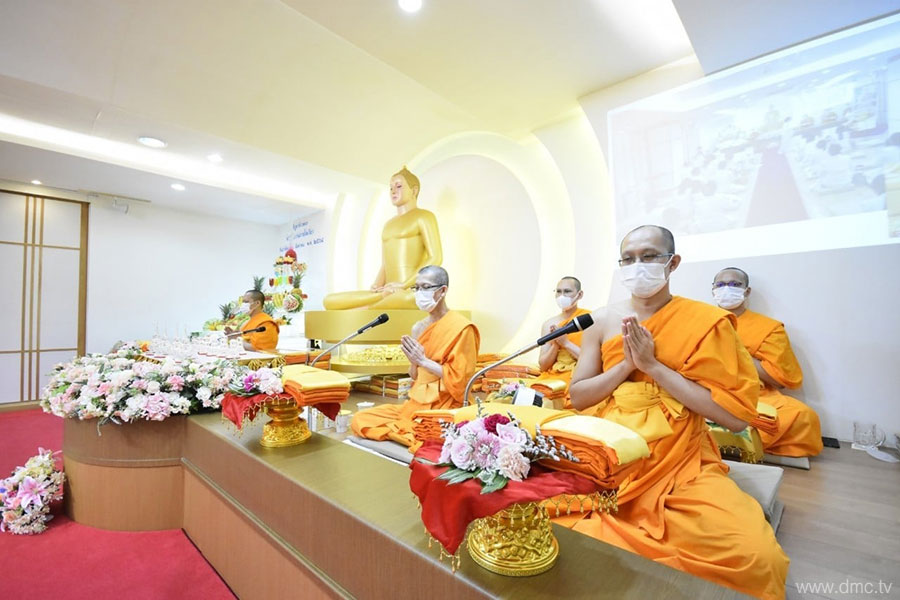วัดพระธรรมกายโตเกียว จัดพิธีบูชาข้าวพระ