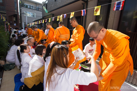 วัดพระธรรมกายโอซาก้า จัดพิธีทอดกฐินบรมจักรพรรดิ