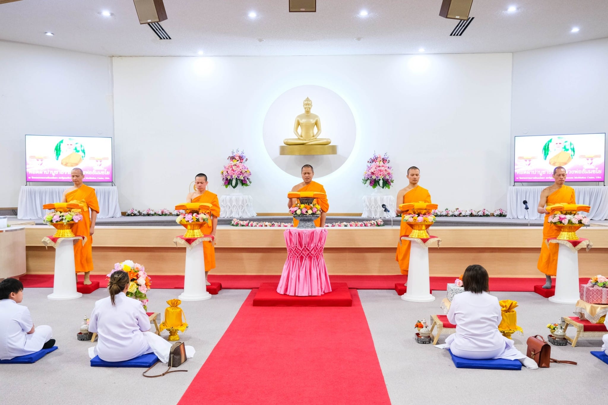 วัดพระธรรมกายมินเนโซตา จัดพิธีบูชาข้าวพระ