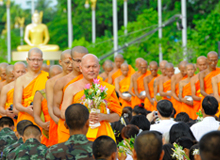 พิธีตักบาตรดอกไม้ จังหวัดสระบุรี