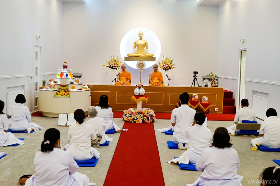 วัดพระธรรมกายบอร์คโด จัดพิธีบูชาข้าวพระ