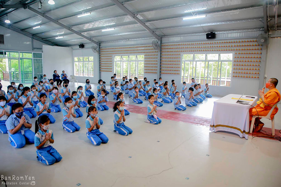 นักเรียนโรงเรียนพิมานวิทย์ เข้าค่ายอบรมศีลธรรม