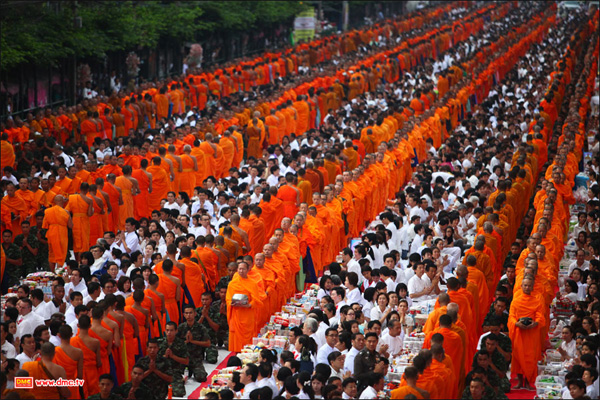 ตักบาตรสามเณร 10,000 รูป ณ ศูนย์อบรมเยาวชนผาสุกวนิช จ.ราชบุรี 9 เมษายนนี้