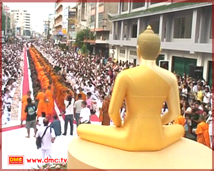 พิธีตักบาตรพระ หนึ่งหมื่นรูป หาดใหญ่ จังหวัดสงขลา