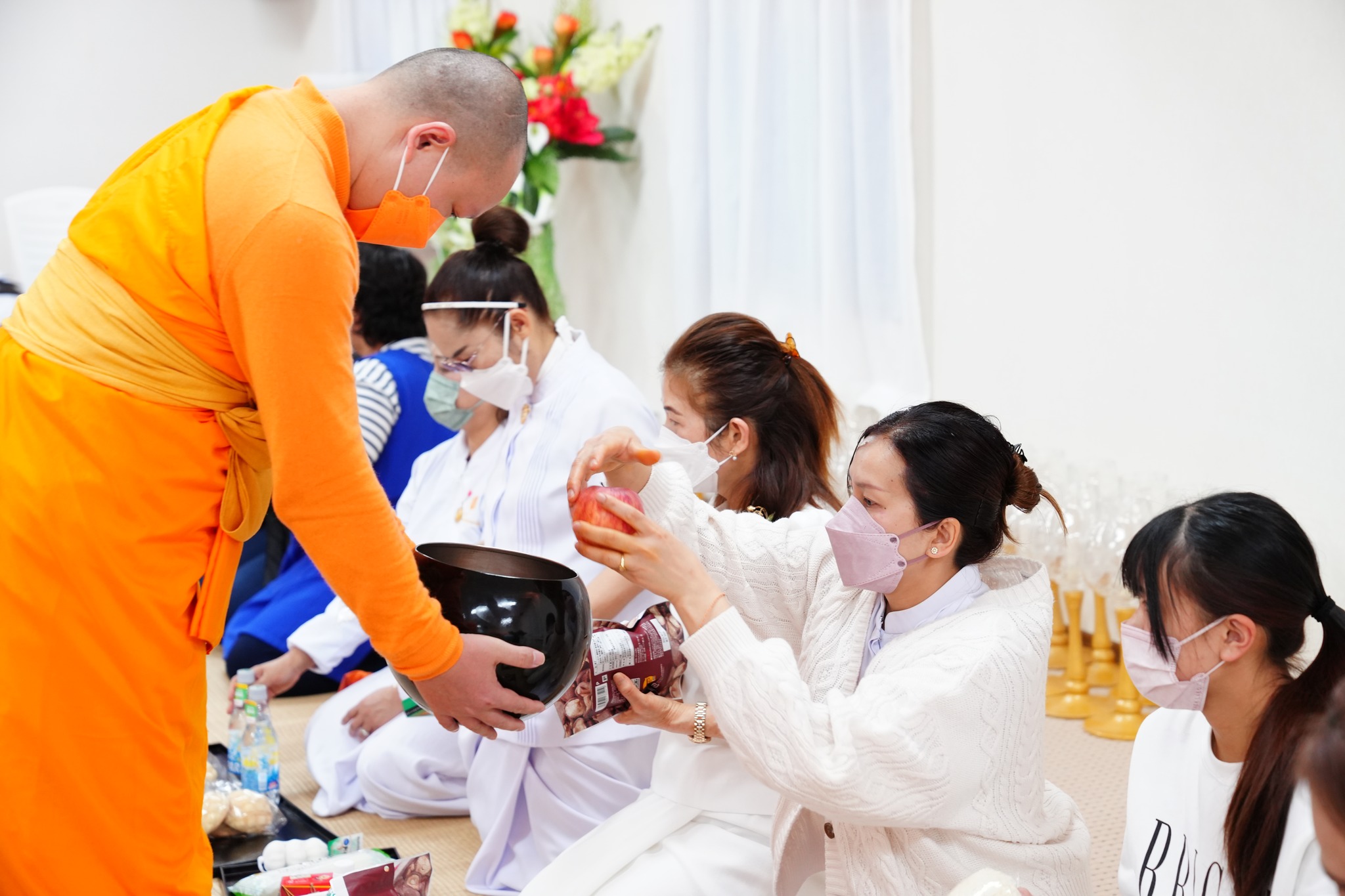 วัดพระธรรมกายนางาโน่ จัดพิธีบูชาข้าวพระ