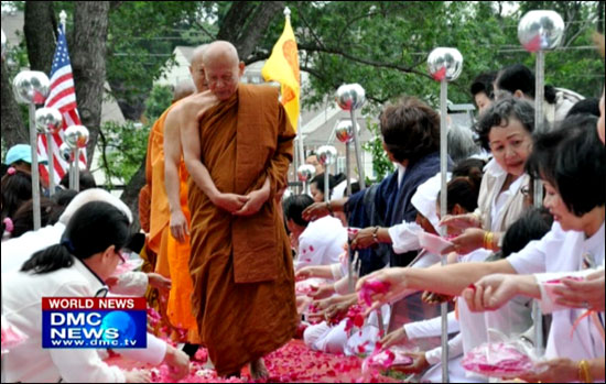Dhammakaya D.C. Temple arranged the International Vesak Day 2013