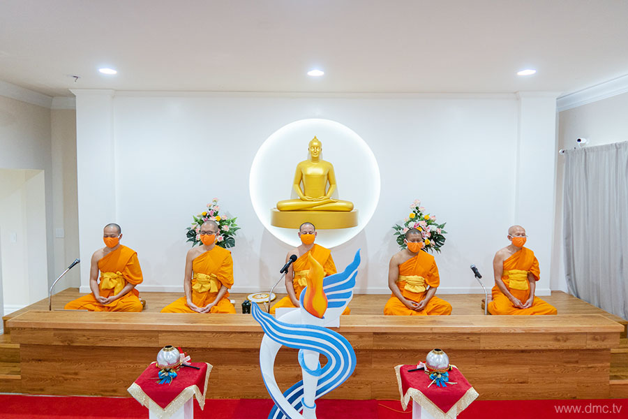 วัดพระธรรมกายปาล์มบีช จัดพิธีจุดเทียนใจไฟนิรันดร์อนันตชัย