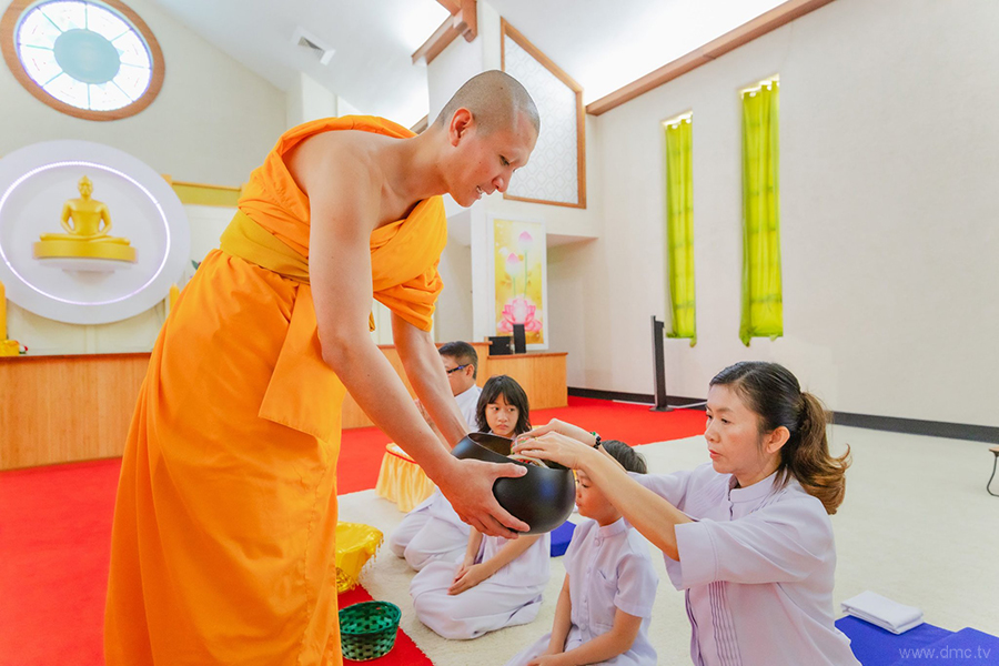 วัดพระธรรมกายแคนซัส จัดพิธีจุดเทียนใจไฟนิรันดร์ อนันตชัย