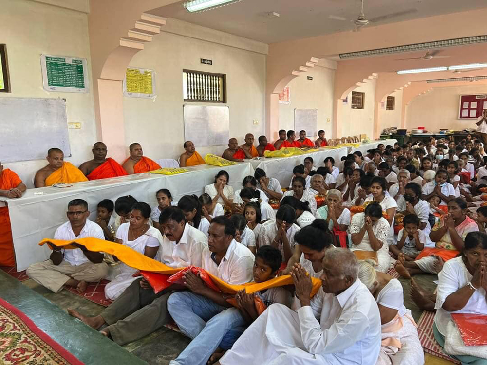 คณะกัลยาณมิตรชาวไทยและชาวศรีลังกา ร่วมใจกันทอดกฐินสมทบ ณ วัดตาโปวนา รามายะ