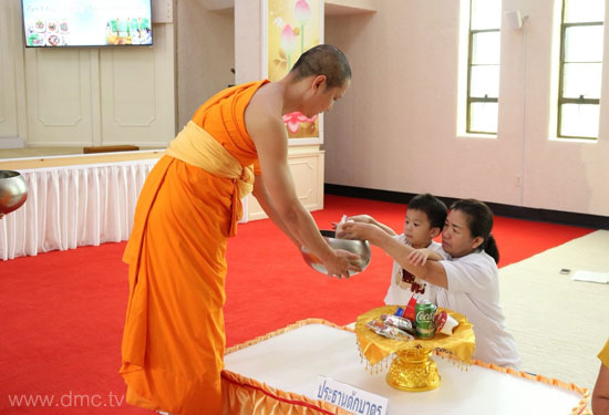 วัดพระธรรมกายแคนซัส จัดพิธีถวายคิลานเภสัช