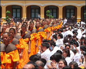 ประมวลภาพธุดงค์อัญเชิญหลวงปู่ทองคำ ประจำวันที่ 5 เม.ย 2555 ตอนที่ 1