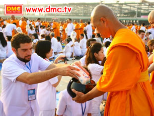 ทำอย่างไรจึงจะชวนคนที่ไม่นับถือพระพุทธศานาให้หันมานับถือได้