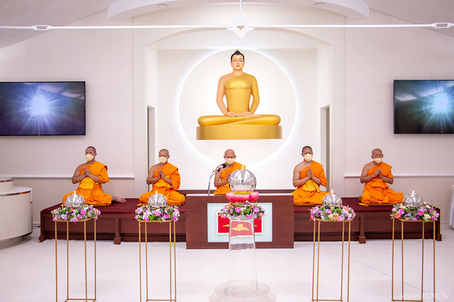วัดพระธรรมกายนิวเจอร์ซี จัดพิธีถวายคิลานเภสัช