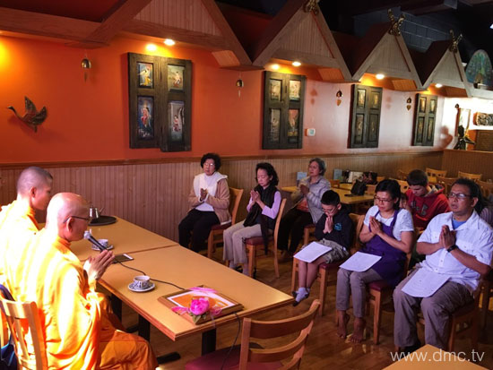 วัดพระธรรมกายซีแอตเติล จัดโครงการเยี่ยมบ้านกัลยาณมิตร