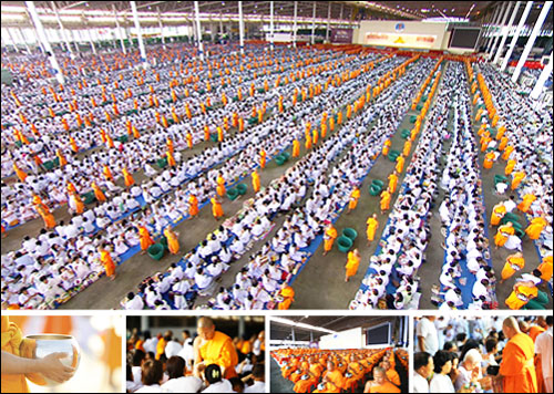 ตักบาตรฉลองพระใหม่ โครงการอุปสมบทหมู่ 100,000 รูป เข้าพรรษา