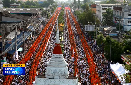 จังหวัดสมุทรปราการ จัดตักบาตรพระ 11,111 รูป