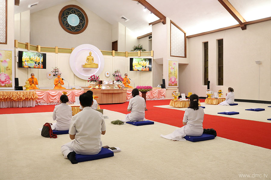 วัดพระธรรมกายแคนซัส จัดงานบุญพิธีบูชาข้าวพระ