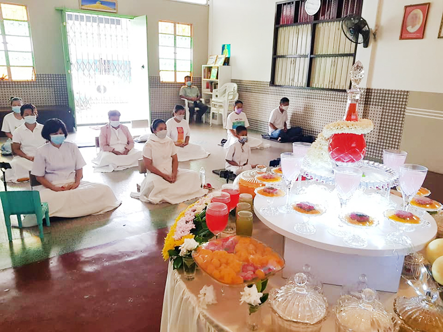 ชุมชนสันติสุขเบตง จัดพิธีบูชาข้าวพระ