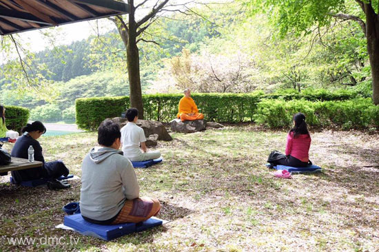 หมู่บ้านปฏิบัติธรรมญี่ปุ่น จัดปฏิบัติธรรมชาวท้องถิ่น