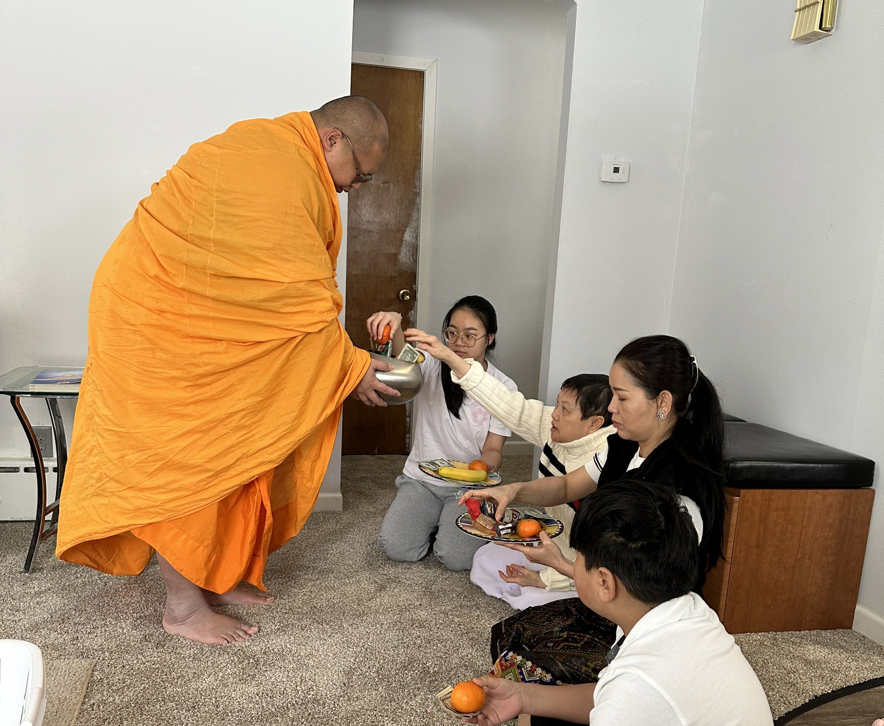 พิธีทอดผ้าป่าเพื่อเปิด "ศูนย์ปฏิบัติธรรมรัฐอลาสก้า"