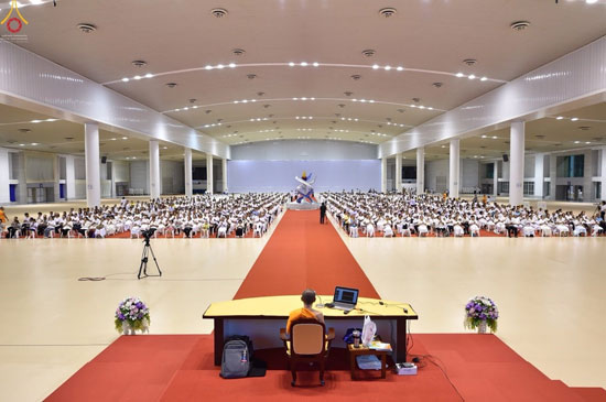 วัดพระธรรมกายจัดสวดมนต์นั่งสมาธิปฏิบัติธรรมตลอดพรรษา