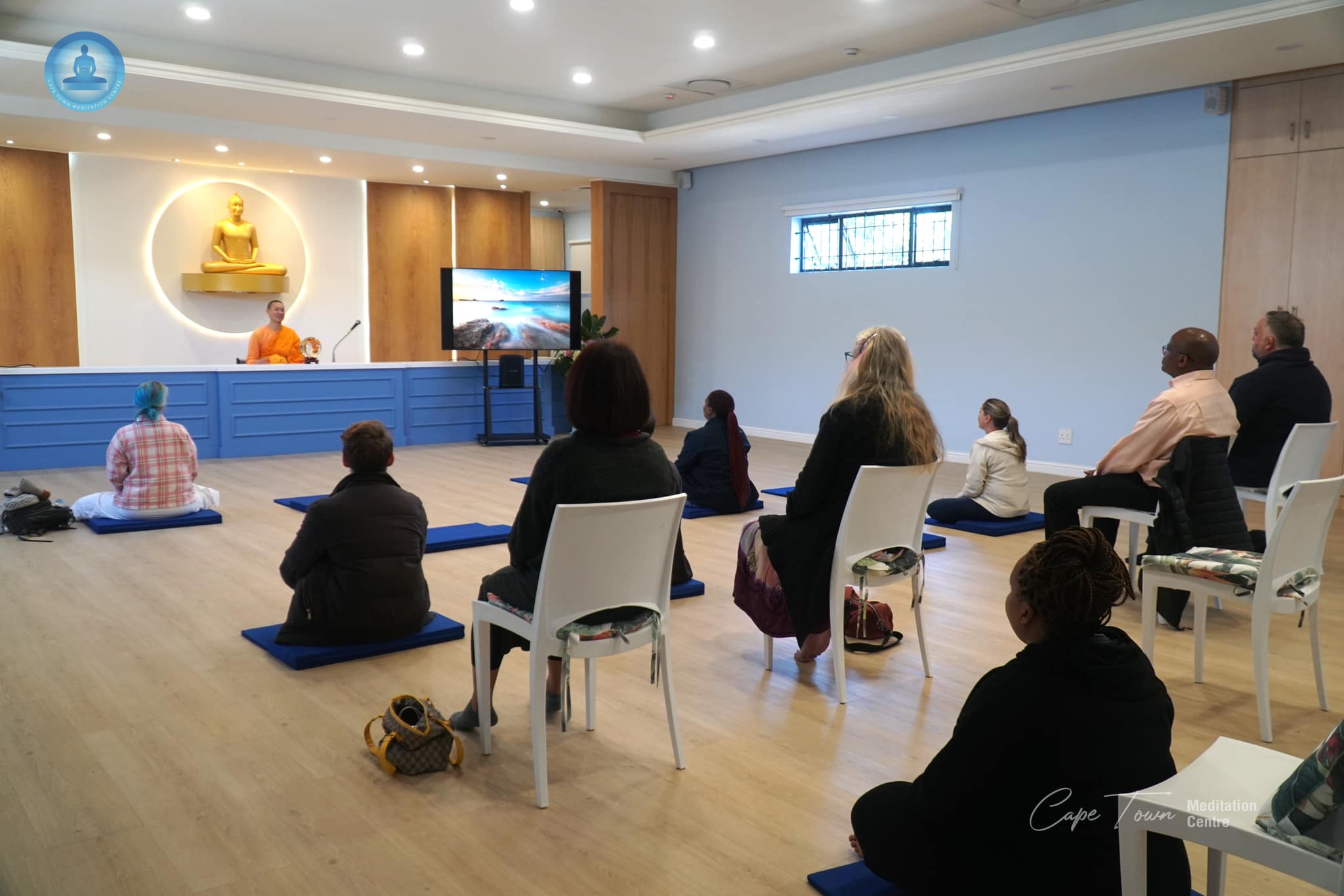 วัดพุทธเคปทาวน์ จัดปฏิบัติธรรมให้แก่ชาวท้องถิ่น