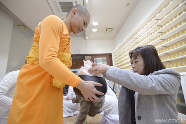 วัดพระธรรมกายอิบาราขิ จัดงานบุญวันอาทิตย์