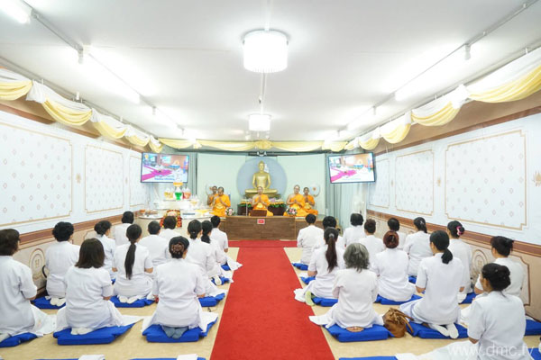 วัดพุทธไฮล์บรอนน์ จัดพิธีบูชาข้าวพระ