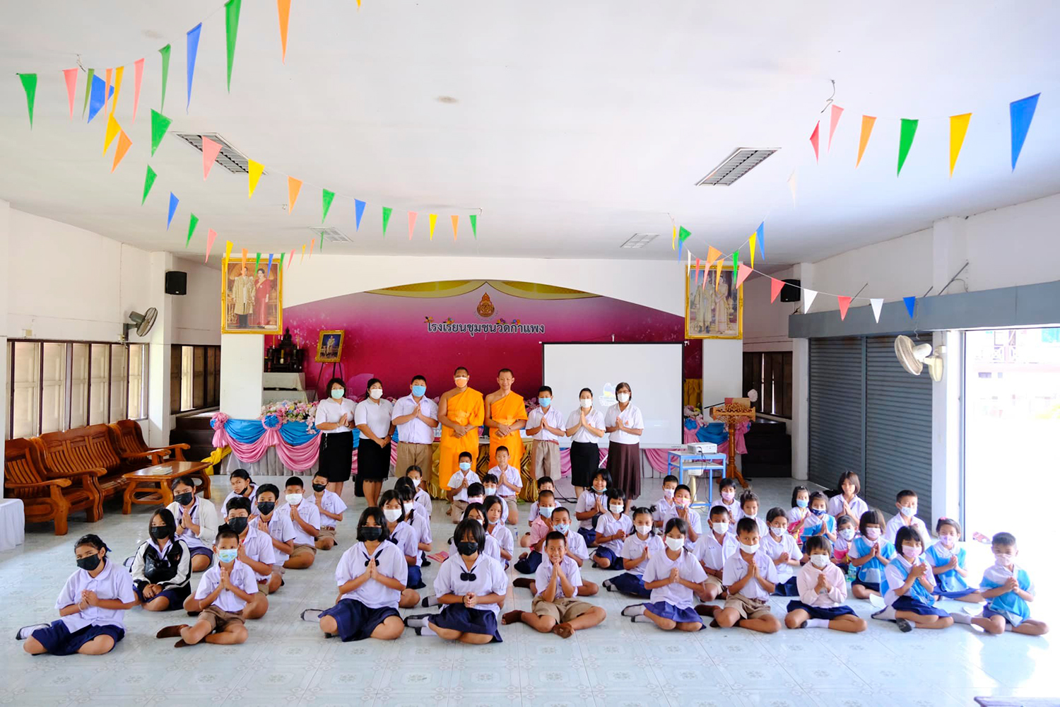 ศูนย์ปฏิบัติธรรมและอบรมเยาวชนพระนครศรีอยุธยา เทศน์สอนธรรมะแก่นักเรียนโรงเรียนชุมชนวัดกำแพง