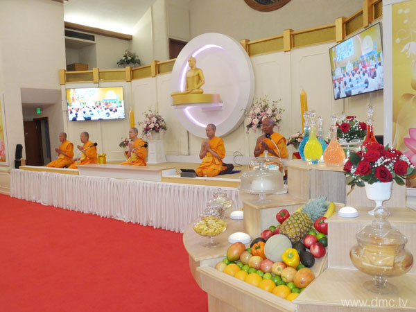 วัดพระธรรมกายแคนซัส จัดพิธีบูชาข้าวพระ