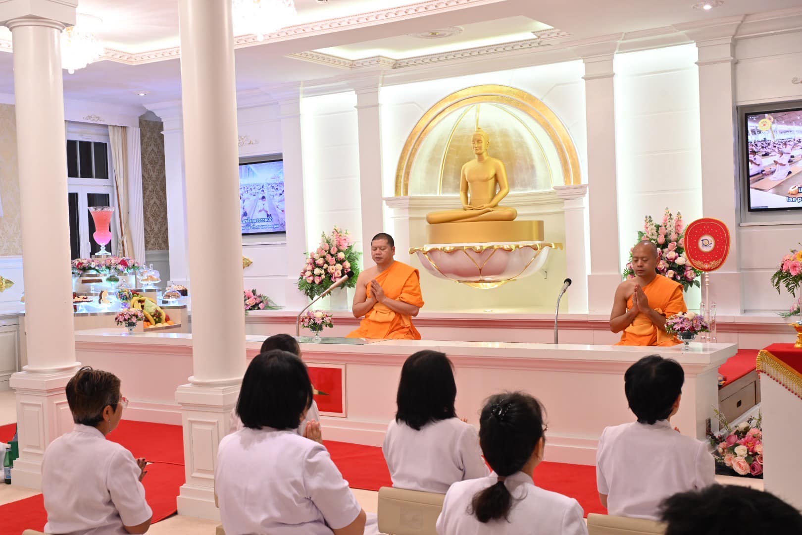 วัดพระธรรมกายสวิตเซอร์แลนด์ จัดบูชาข้าวพระ
