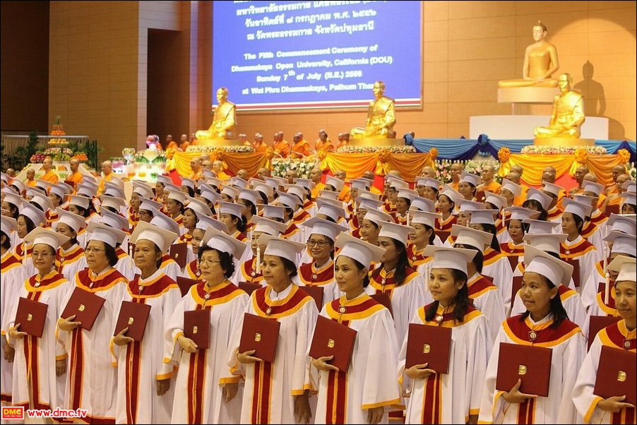 ประมวลภาพพิธีประสาทปริญญาบัตร DOU ปีการศึกษา 2556
