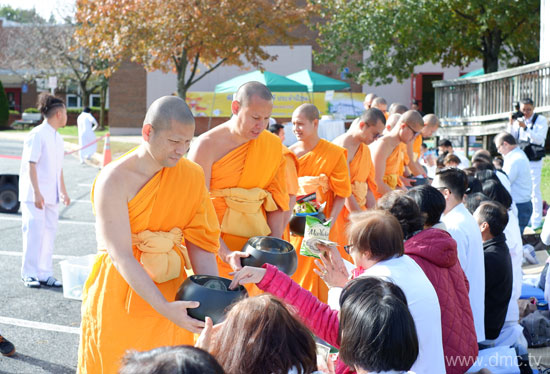 วัดพระธรรมกาย ดี.ซี. จัดงานบุญทอดกฐินบรมจักรพรรดิ