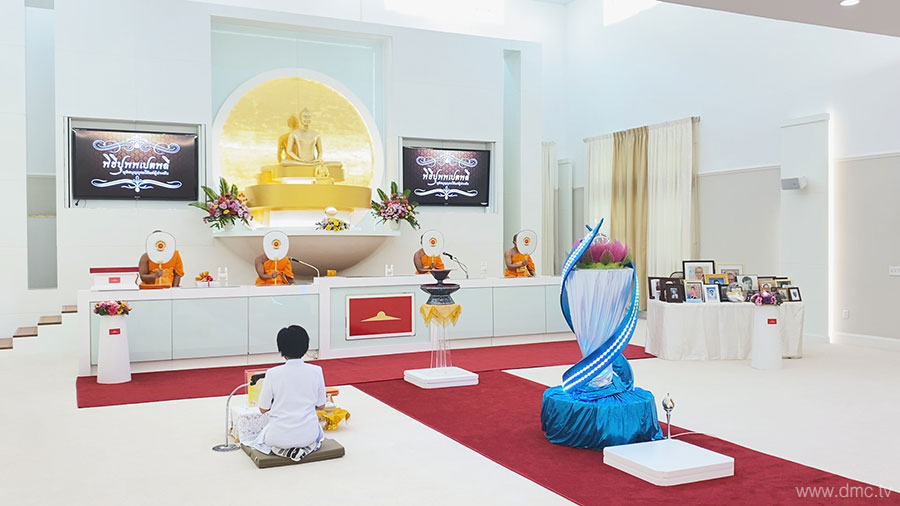 วัดพระธรรมกายฟลอริดา จัดพิธีทอดผ้าป่าบำรุงวัด