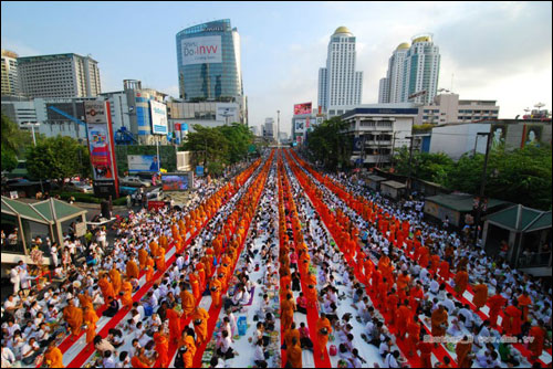 แบ่งปันภาพงานตักบาตรของท่าน กับ DMC.tv