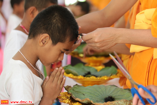 ศูนย์การศึกษาเขาแก้วเสด็จจัดพิธีตัดปอยผมสามเณรภาคฤดูร้อน