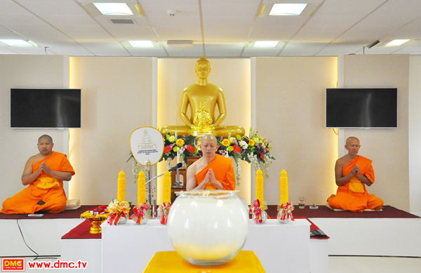 วัดพระธรรมกายนิวคาสเซิลจัดพิธีถวายเทียนพรรษา ประจำปี 2557