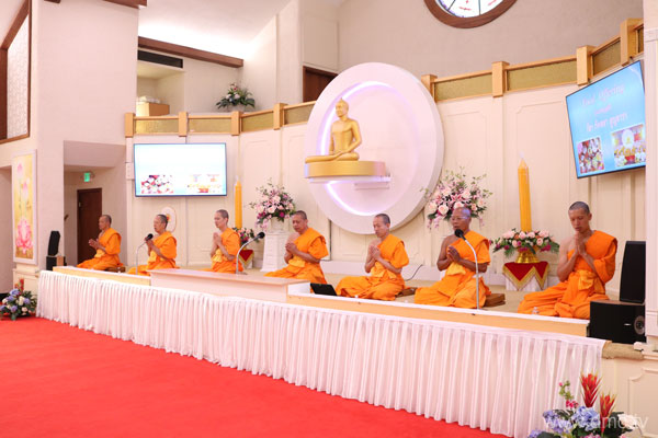 วัดพระธรรมกายแคนซัส จัดพิธีถวายคิลานเภสัช