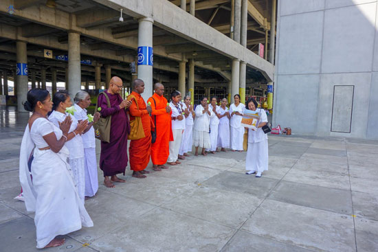 ชาวศรีลังกา เยี่ยมชมวัดพระธรรมกาย