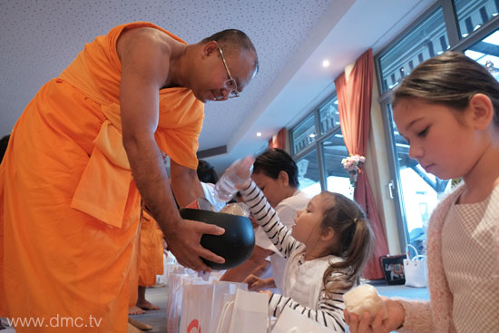 วัดพระธรรมกายไรน์แลนด์ จัดพิธีบูชาข้าวพระ