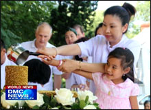 วัดพระธรรมกาย ดี.ซี. จัดพิธีถวายผ้าอาบน้ำฝน