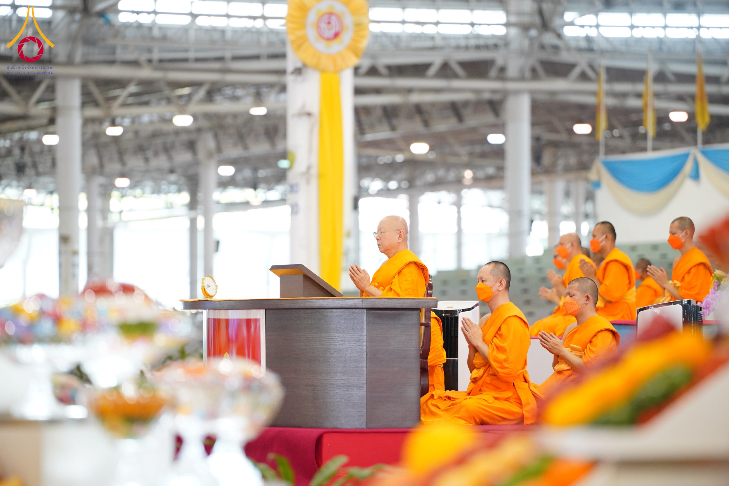 วัดพระธรรมกาย จัดพิธีบูชาข้าวพระ