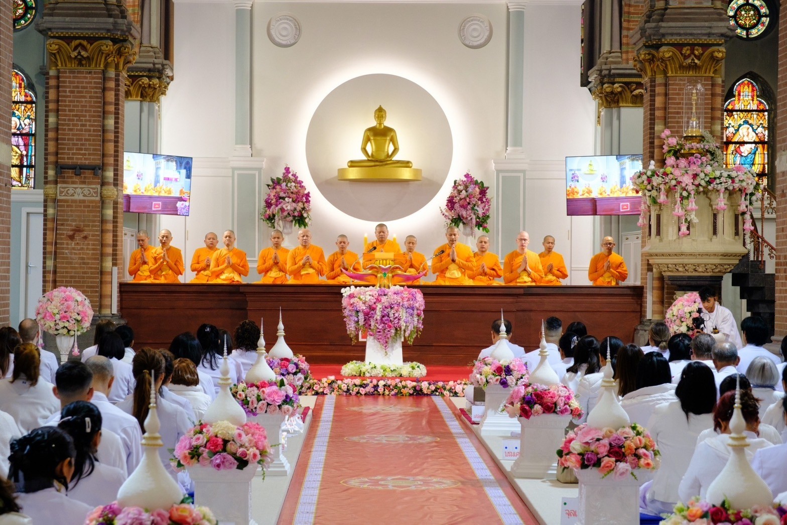 วัดพระธรรมกายเนเธอร์แลนด์ จัดพิธีทอดกฐินสามัคคี ฉลองรัตนบัลลังก์