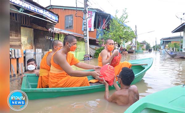 วัดพระธรรมกาย มูลนิธิธรรมกาย มอบถุงยังชีพช่วยผู้ประสบภัยน้ำท่วม จ.พระนครศรีอยุธยา