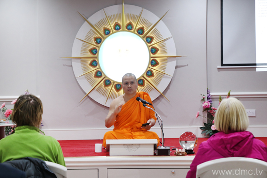 วัดพระธรรมกายแมนเชสเตอร์ สอนสมาธิชาวท้องถิ่น