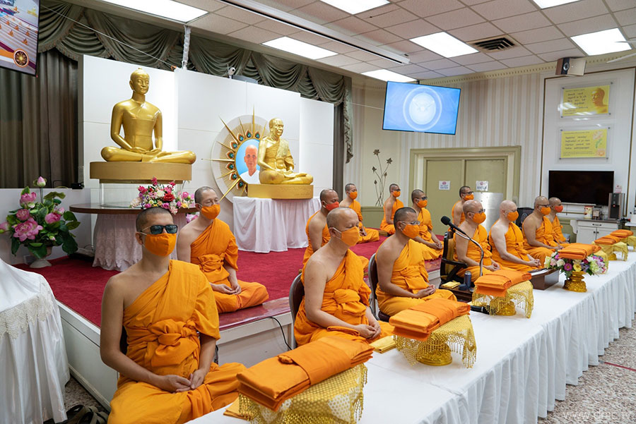 วัดพระธรรมกายแคลิฟอร์เนีย จัดพิธีทอดผ้าป่าบำรุงวัด