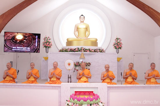 วัดพระธรรมกายซีแอตเติล จัดพิธีทอดผ้าป่าสนับสนุนโครงการบวช