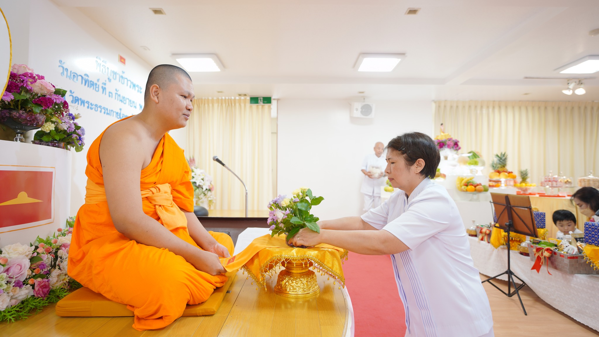 วัดพระธรรมกายโอซาก้า จัดพิธีบูชาข้าวพระ และพิธีทอดผ้าป่ายานพาหนะครั้งที่ 5