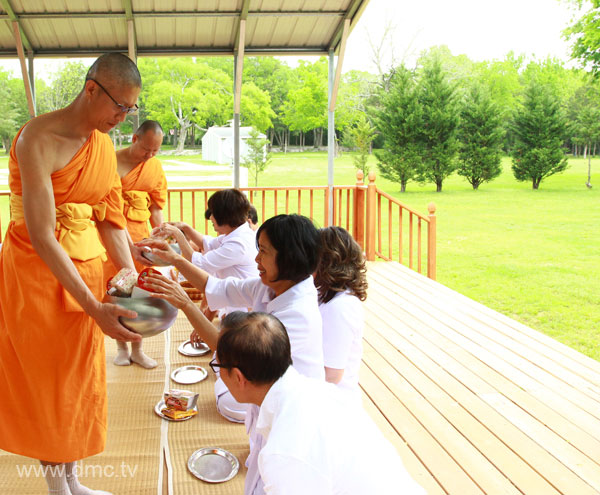 วัดพระธรรมกายเทนเนสซี จัดพิธีทอดผ้าป่า